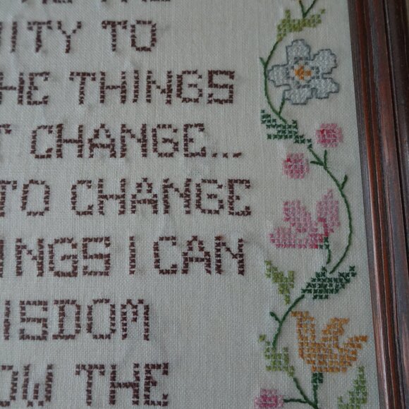 Vintage Framed Embroidery Cross Stitch "Serenity Prayer" Floral Design 17.5"x14" - Picture 10 of 15